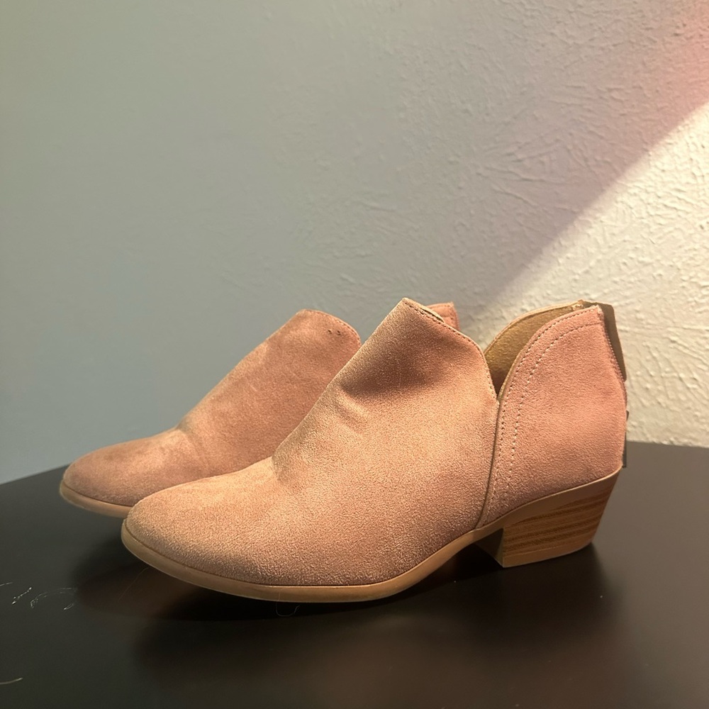 Soda Light Pink Blush Suede Ankle Booties – Size 6.5 💕